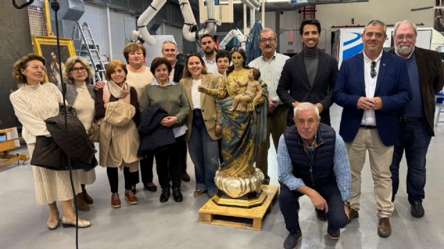 La talla de la patrona de Pliego es trasladada al Centro de Restauración para su intervención