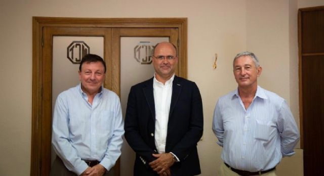 El alcalde de Pliego firma en Cartagena un convenio con la Mancomunidad de Canales del Taibilla